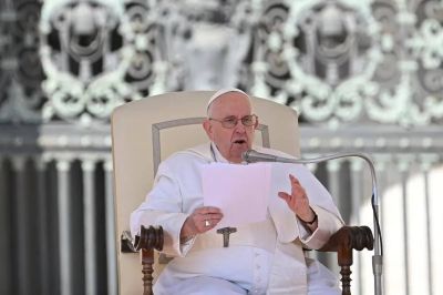 El papa Francisco agradeció la carta que le llegó de la Argentina por los 10 años de su pontificado y resaltó el gesto de unión