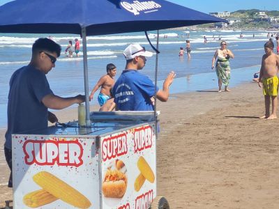 Destacan la regularización del servicio de la venta ambulante en las playas de Mogotes