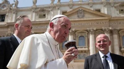 La mano invisible de un presidenciable en la carta antigrieta para el papa