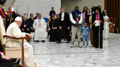 El Papa reclama m�s corredores humanitarios para evitar tragedias y el tr�fico de personas