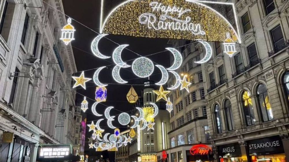 Londres se ilumina por primera vez para el Ramadán