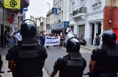 Soelsac y Surrbac marchan en Córdoba: Infantería interviene para evitar graves incidentes
