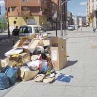 Urbaser aboca a otra huelga de basura en Semana Santa al incumplir el convenio laboral