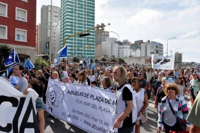 Masiva marcha por el Día de la Memoria en Mar del Plata