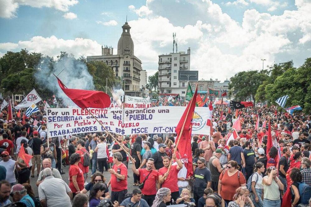 Paro y movilizacin en Montevideo en rechazo a la reforma jubilatoria de Lacalle Pou