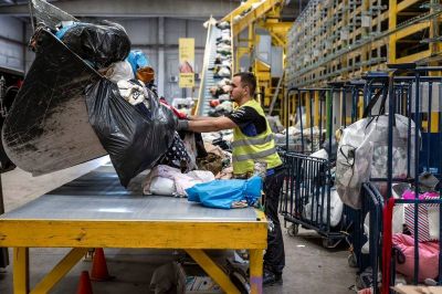 Cómo será el auge del reciclaje textil en 2025 y a dónde irá la ropa usada