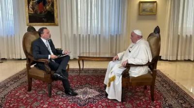 El papa Francisco a solas con C5N: Ley de Medios, el fin del internismo y el �nico pol�tico que no lo salud�