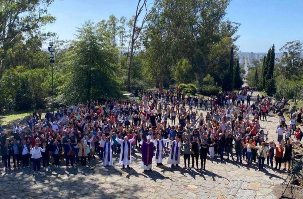 La comunidad diocesana de Mar del Plata peregrinó al Monte Calvario de Tandil