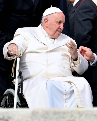 El papa Francisco podría ser dado de alta este sábado, dice portavoz del Vaticano