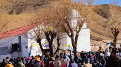 Miles de peregrinos honran a la Virgen a 3.400 metros de altura