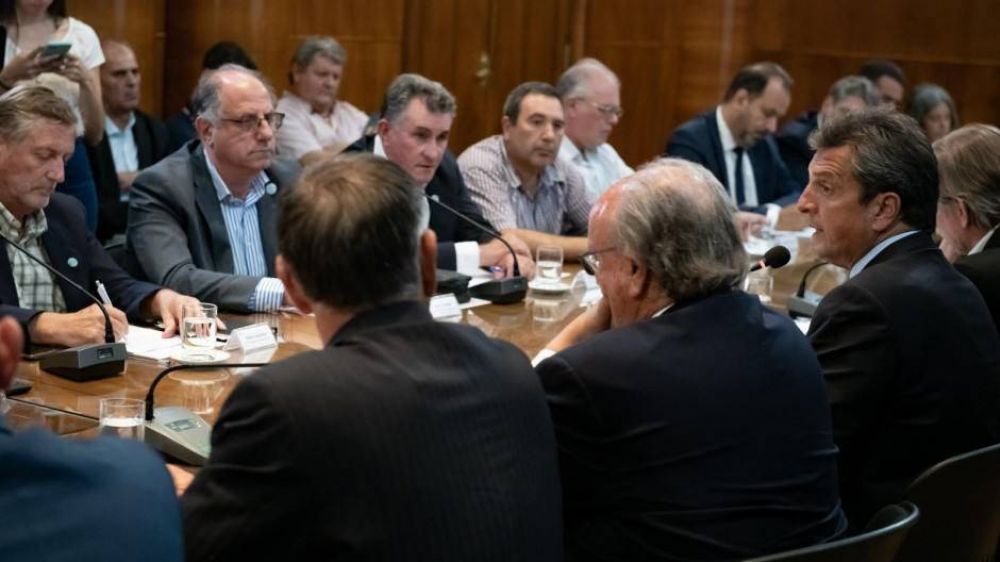 Exclusivo: El campo promete liquidar USD 6.000 millones si Massa les da un d�lar a $300