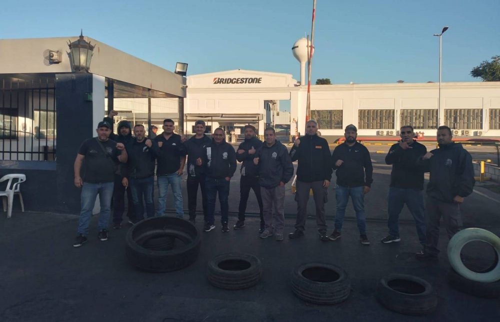 Tras el destape de las malas condiciones laborales en Bridgestone y los despidos, el Sindicato del Neumtico anunci un cronograma de paros y manifestaciones