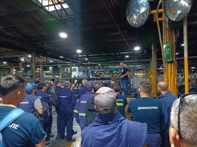 Conflicto en aumento: Bridgestone ratificó los despidos y el SUTNA parará la planta con una movilización