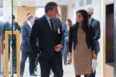 Duro informe del Fondo: dijo que el Gobierno sum� incertidumbre y ahora es �menos confiable�
