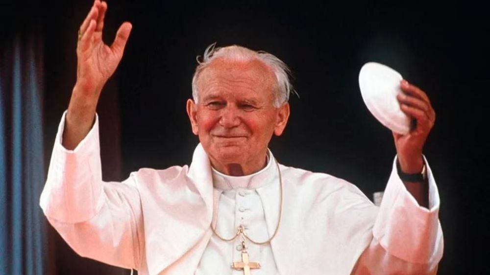 A 18 aos de la muerte de Juan Pablo II, el ms universal y viajero de los papas, canonizado en tiempo rcord