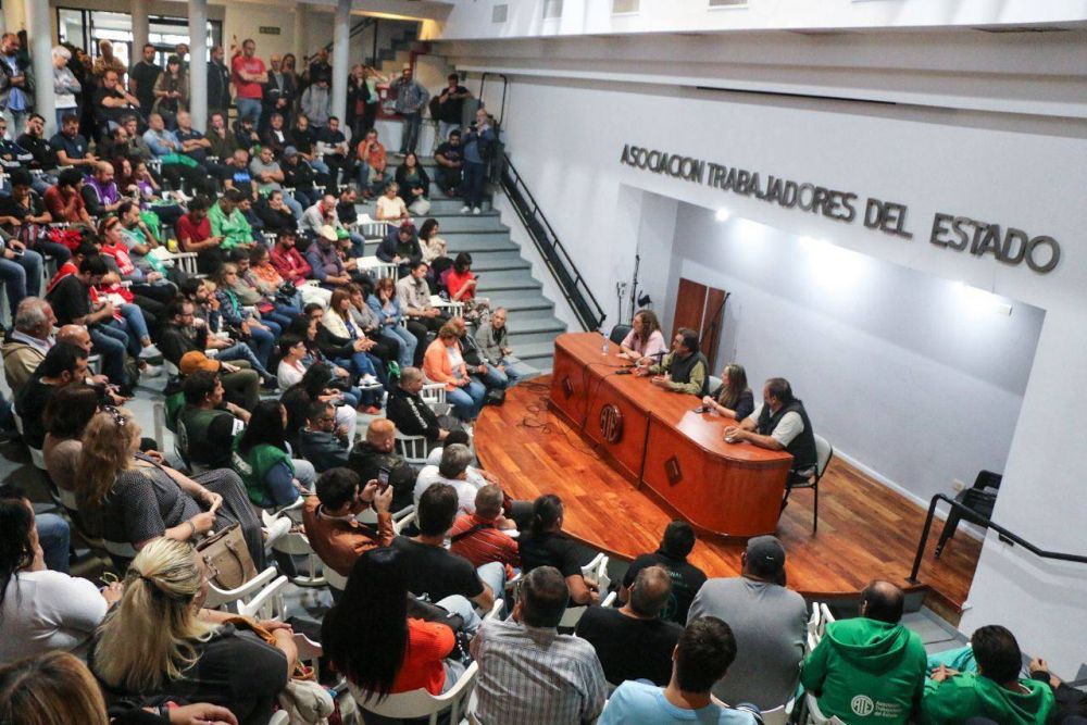Cada vez ms lejos de Alberto, ATE ratific la protesta del 12 de abril y movilizar a la oficina de Castellani para reclamar que se adelante la paritaria de los estatales