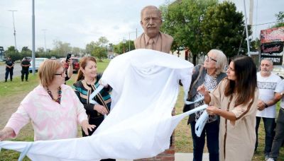 Presidente Perón | Cantero descubrió un monumento de Raúl Alfonsín en el aniversario de su fallecimiento