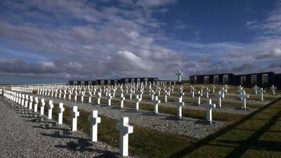 Por tensiones diplomáticas, Reino Unido dilata el operativo para identificar a soldados caídos en la Guerra de Malvinas
