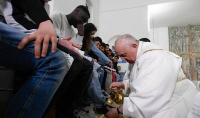Papa Francisco pasa Jueves Santo en reclusorio para menores y da homilía sobre «La dignidad del pecador»