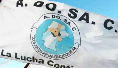 ADOSAC reafirmó sus críticas a la gobernadora Kirchner: “No más flexibilización laboral ni docentes empobrecidos”