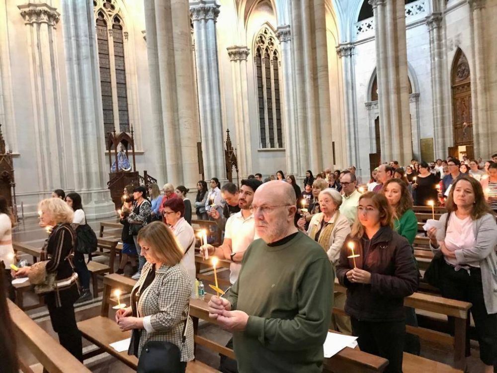En la Catedral se desarroll la misa de la solemne Vigilia Pascual