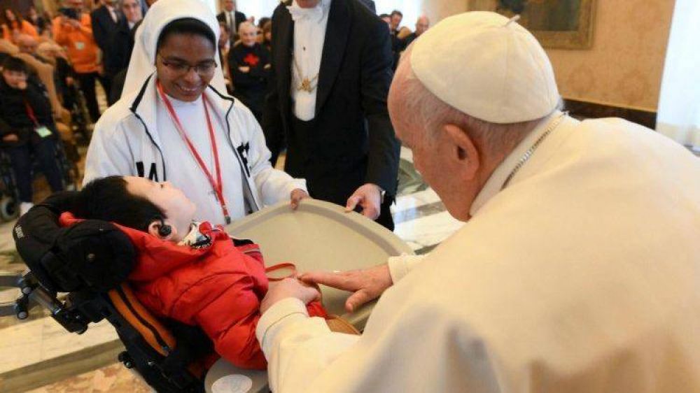 El Papa a la sanidad religiosa: apoyar al enfermo de manera �integral� y �pastoral�