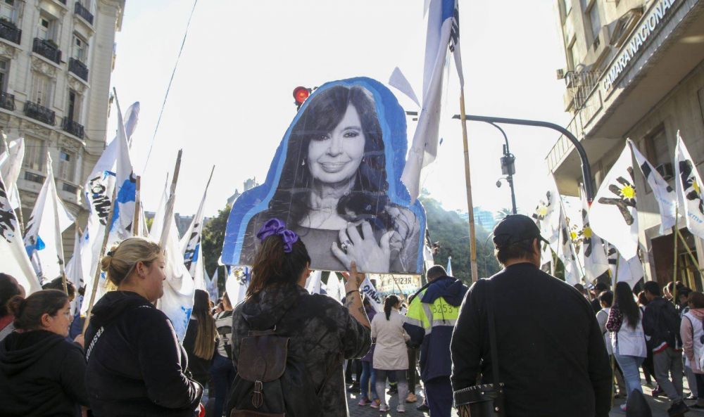 Hugo Yasky y Vanesa Siley fueron oradores de la multitud que reclam frente Tribunales por CFK y contra la mafia judicial