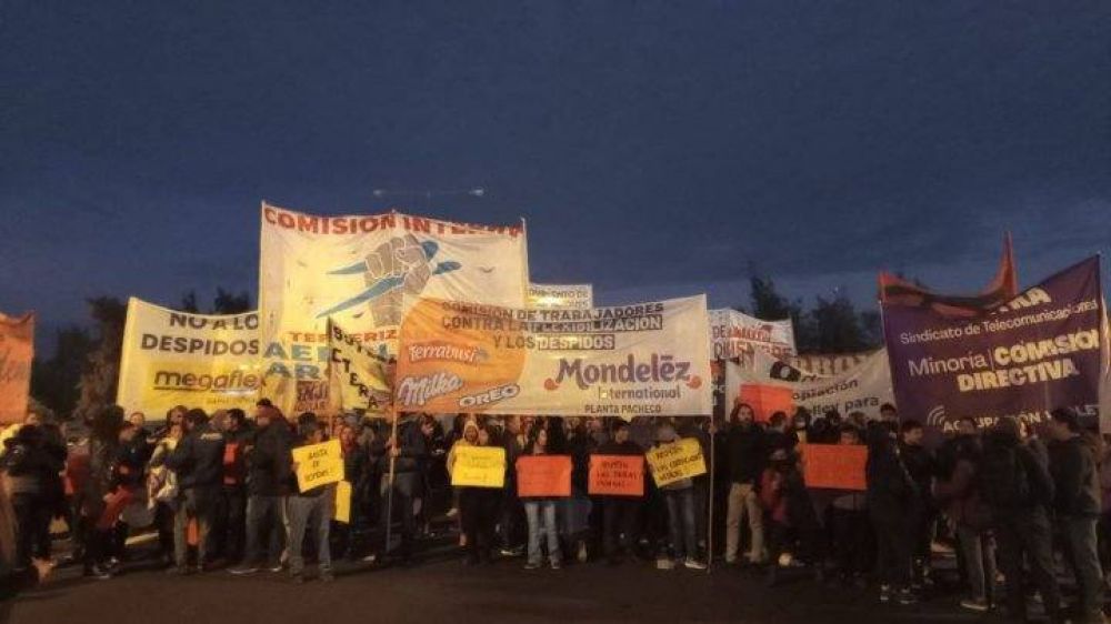 Corte total en Panamericana: trabajadores de Kraft-Mondelez realizan reclamo contra la flexibilizacin y despidos