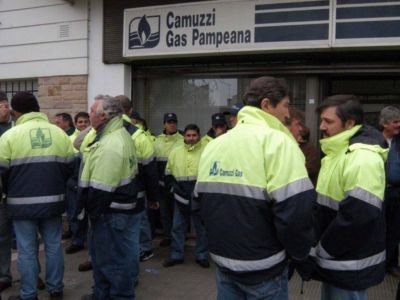 Trabajadores del gas inician plan de lucha en Camuzzi por salarios y condiciones laborales