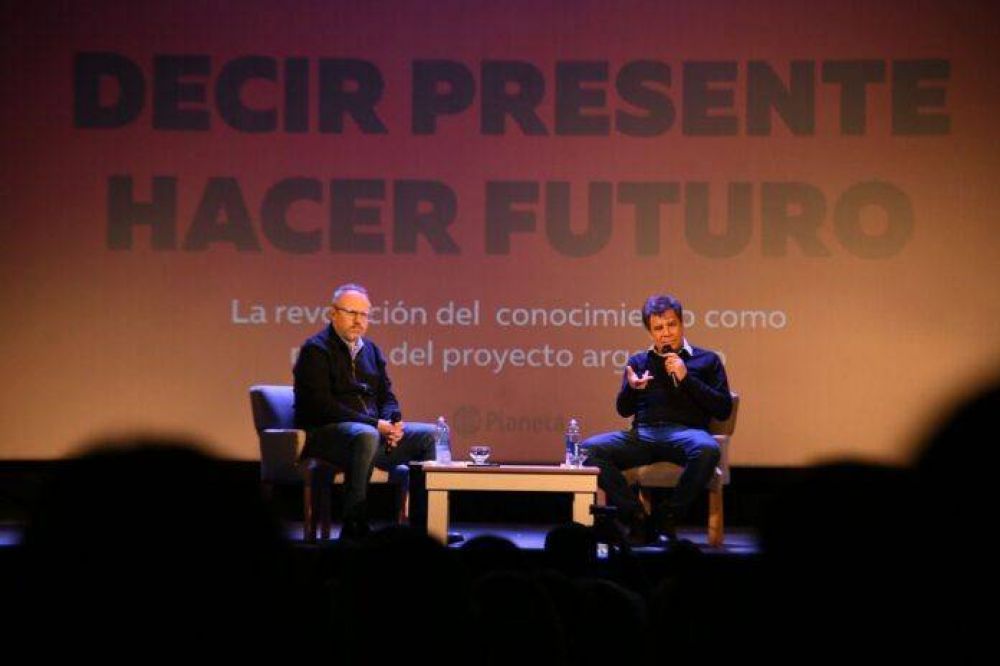 Facundo Manes visit Tres de Febrero y mantuvo una charla abierta con Diego Valenzuela a sala llena