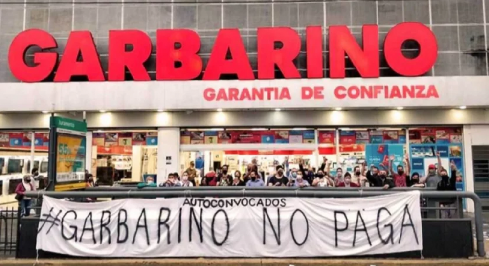 Trabajadores despedidos de Garbarino alertaron que volvern a cortar el Puente Pueyrredn