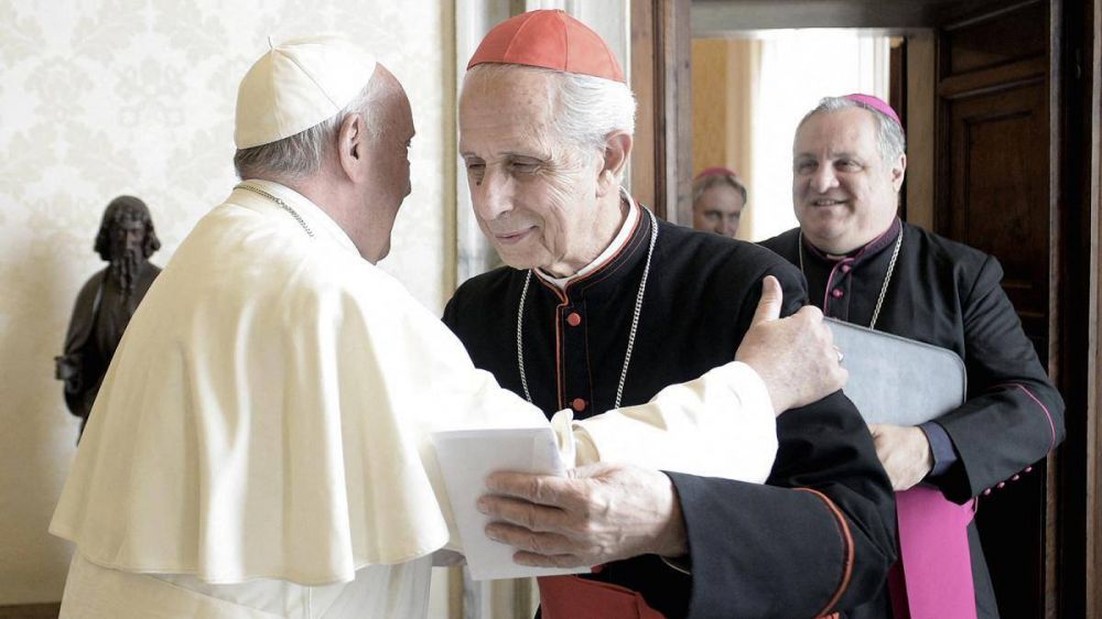 Francisco recibi� al cardenal Mario Poli en el Vaticano