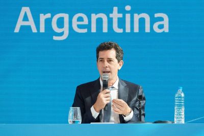 Wado de Pedro habl de ordenar al peronismo y se acelera la carrera por las PASO en el oficialismo