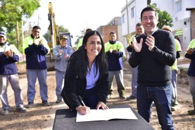 Correa y Nardini anunciaron un 90% de aumento para los trabajadores municipales