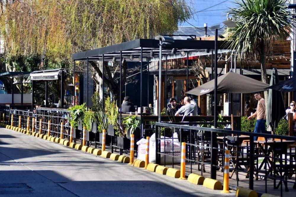 Comerciantes tendr�n 180 d�as m�s para adecuar sus decks a la ordenanza