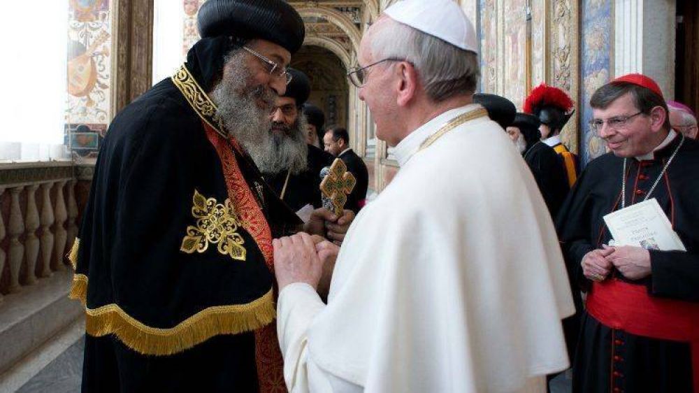 Tawadros II, el abrazo al Papa y la oraci�n com�n por los m�rtires