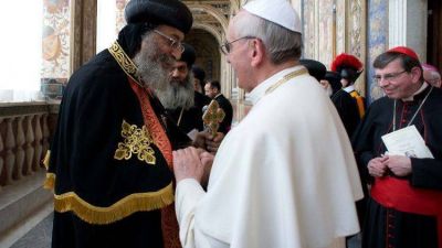 Tawadros II, el abrazo al Papa y la oraci�n com�n por los m�rtires