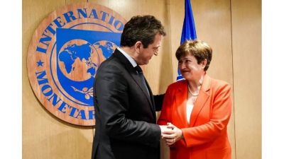 Presionado por la corrida, Massa avis� al FMI que seguir� usando reservas para intervenir