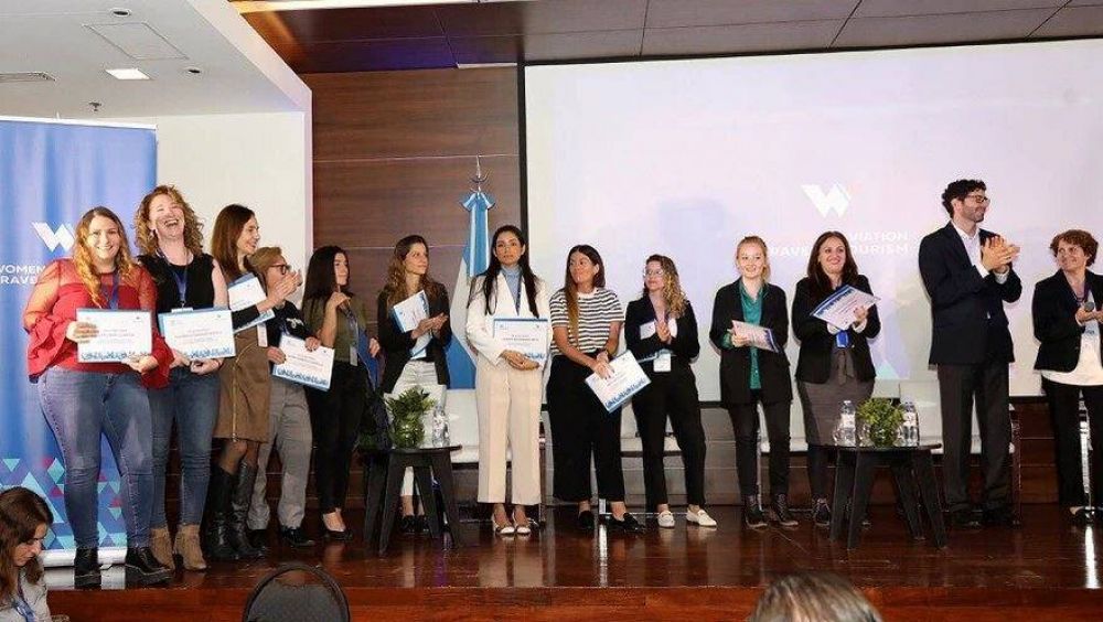 Aeropuertos Argentina 2000 otorg becas para mujeres en la industria de la aviacin