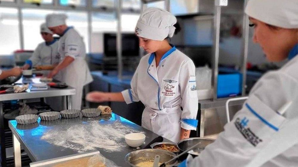 Oficios gastronmicos con salida laboral: UTHGRA capacita a unas 300 personas en Mar del Plata