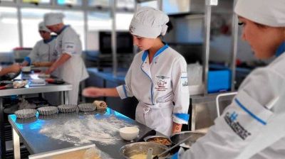 Oficios gastronómicos con salida laboral: UTHGRA capacita a unas 300 personas en Mar del Plata
