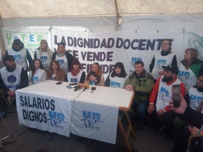 Los docentes aceptaron la propuesta salarial del gobierno en Río Negro y ahora el conflicto se centra en los descuentos por los días de paro