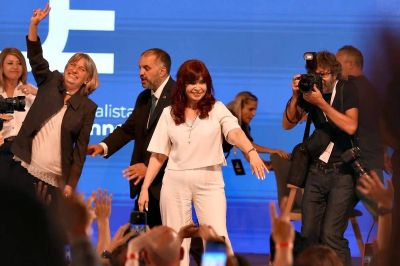 Militancia fervorosa, cantos de “Cristina presidenta” y guiños para Tolosa Paz, Kicillof y Massa