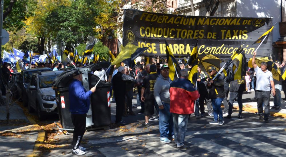 Multitudinario acto y duro documento de las 62 Organizaciones por el 1 de Mayo: Este Gobierno no es Peronista