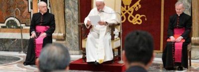 El Papa anima a las universidades católicas a alejarse de la “estrechez de las ideologías”