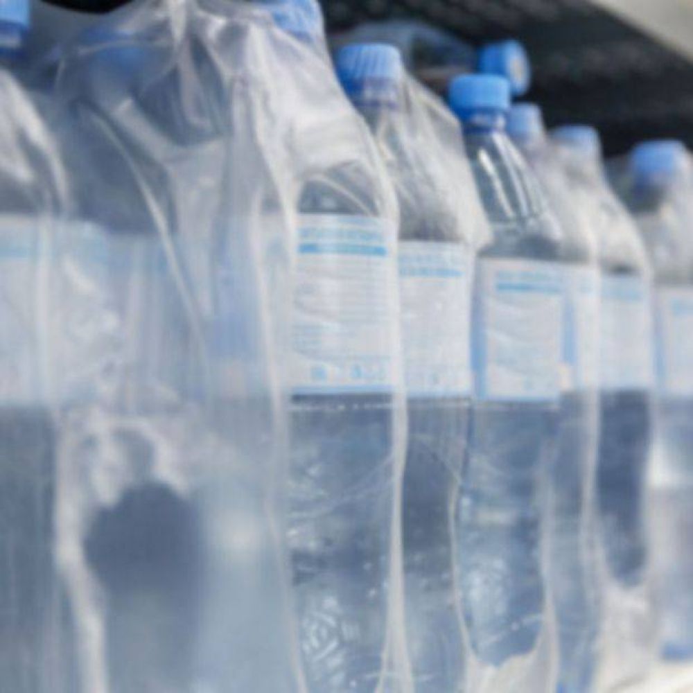 Beber agua embotellada se complica: su precio se dispara en plena sequa