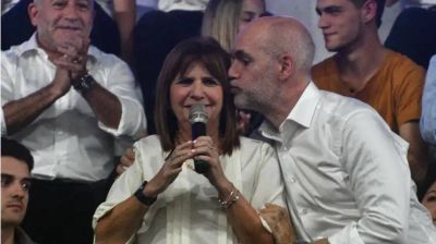 Beso y tregua en JxC: Luis Juez lanzó su candidatura y hubo una foto inédita de Larreta y Patricia Bullrich