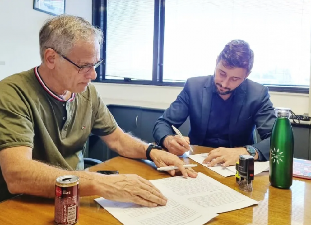 El intendente de General Deheza firm un convenio con la empresa Coca-Cola