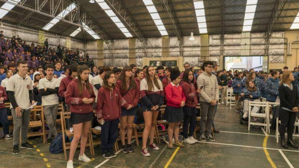 Ms de 2.000 alumnos participaron en la 'Misa del Joven' en San Isidro