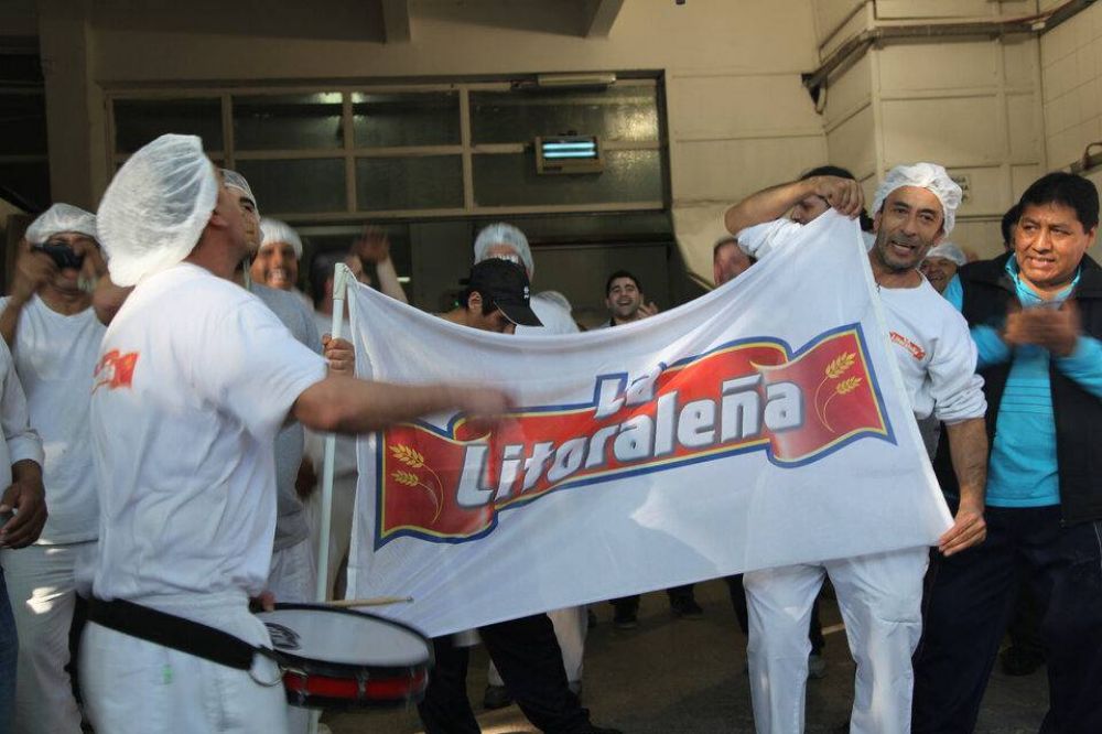 La f�brica recuperada La Litorale�a, bajo amenaza de desalojo